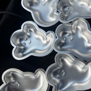 6 ghost cake tins